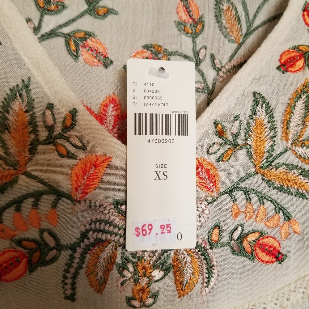 ❌SOLD❌ Jumel Embroidered Blouse by Ranna Gill - Picture 3 of 3